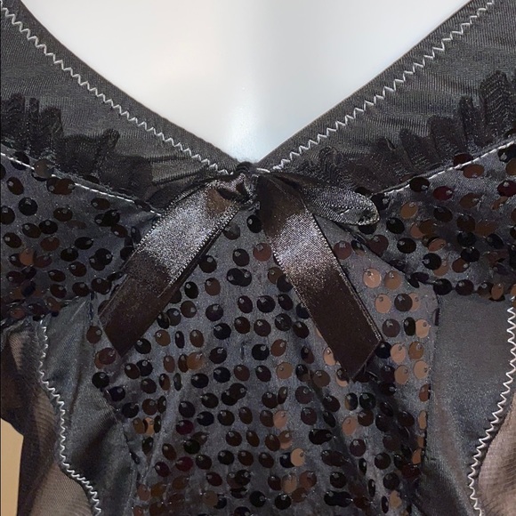 Mesh Ruffle Trimmed Garter - Picture 3 of 7